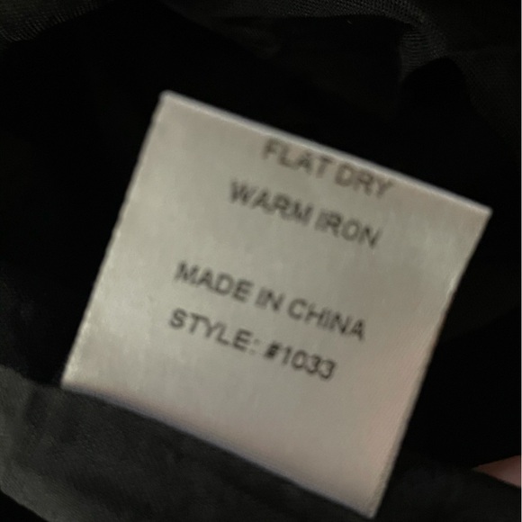 Black satin like dress with cutout size small from envy couture - Picture 8 of 10